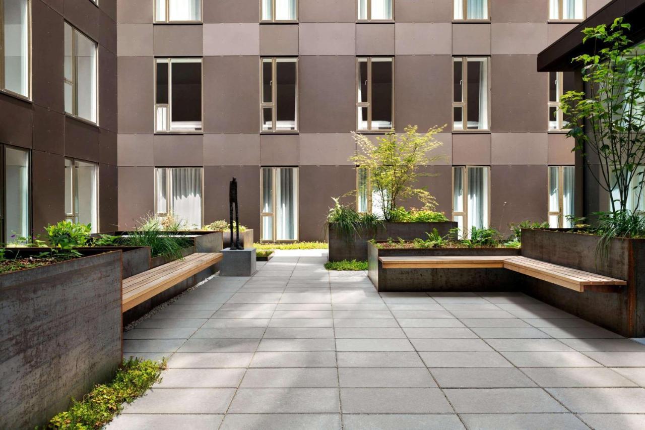 Comwell Copenhagen Portside Dolce By Wyndham Hotel Exterior foto "The courtyard of the building is a place for contemplation and reflection."